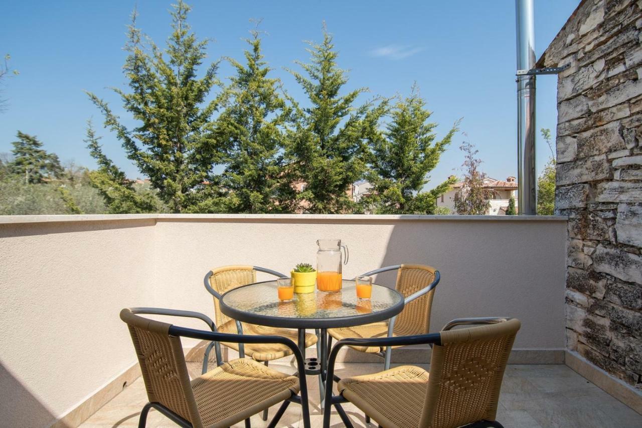 Apartment Bruneta 1 With Sea View Tar-Vabriga Ngoại thất bức ảnh