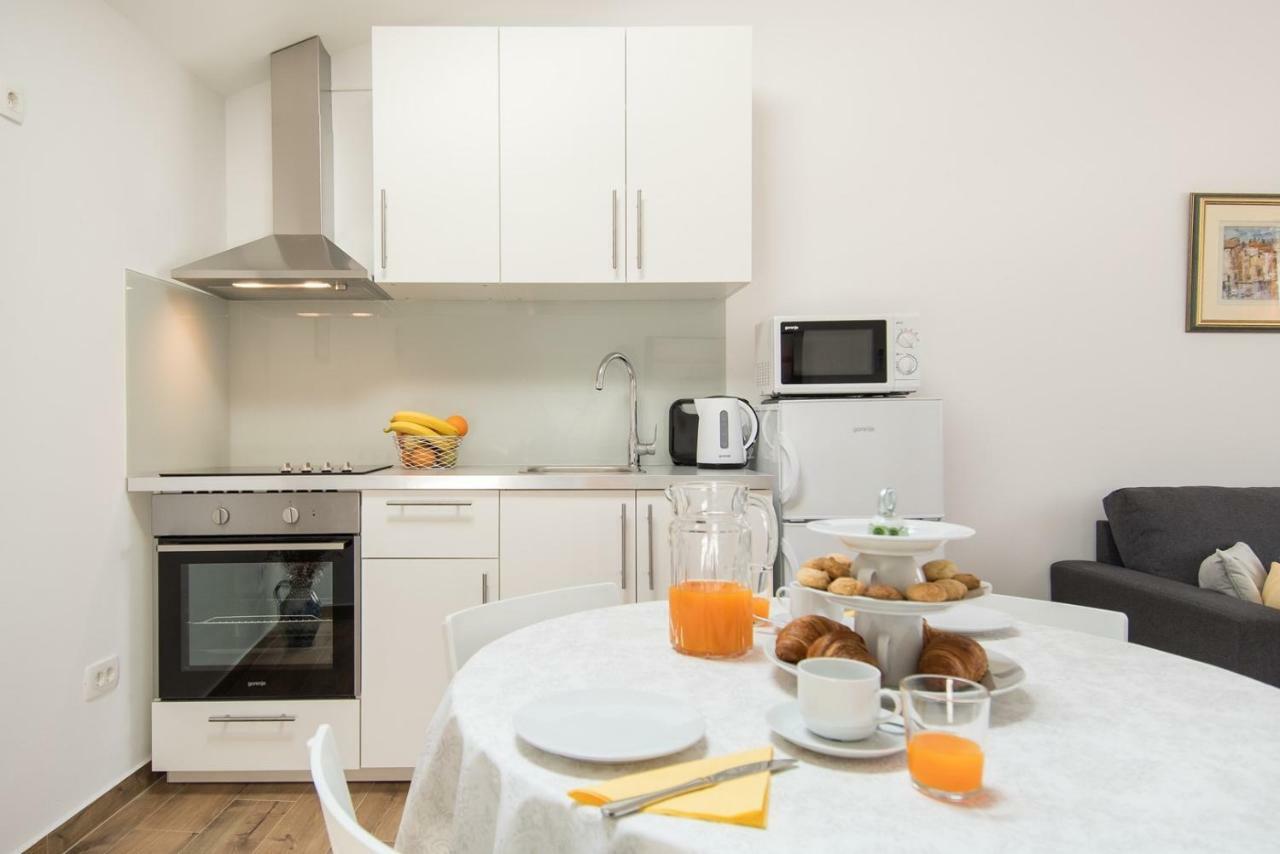 Apartment Bruneta 1 With Sea View Tar-Vabriga Ngoại thất bức ảnh