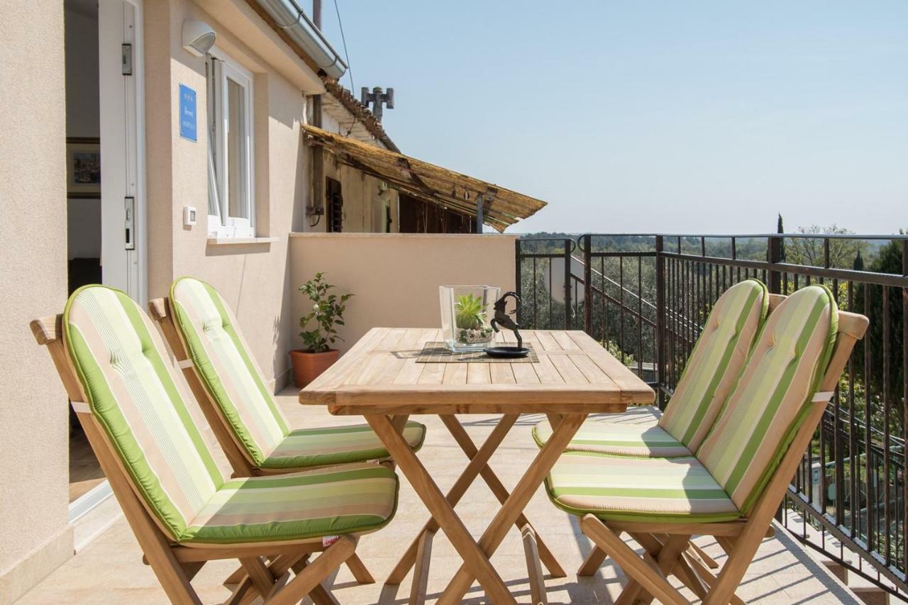 Apartment Bruneta 1 With Sea View Tar-Vabriga Ngoại thất bức ảnh