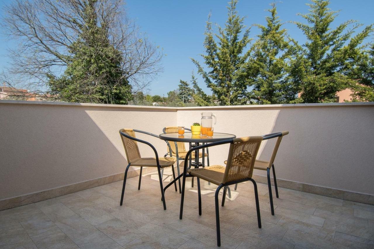 Apartment Bruneta 1 With Sea View Tar-Vabriga Ngoại thất bức ảnh
