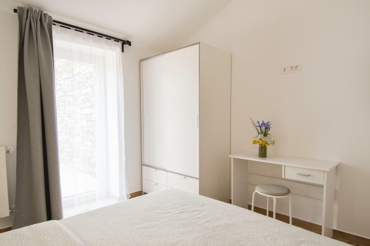 Apartment Bruneta 1 With Sea View Tar-Vabriga Ngoại thất bức ảnh