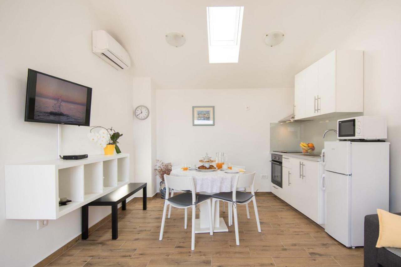 Apartment Bruneta 1 With Sea View Tar-Vabriga Ngoại thất bức ảnh